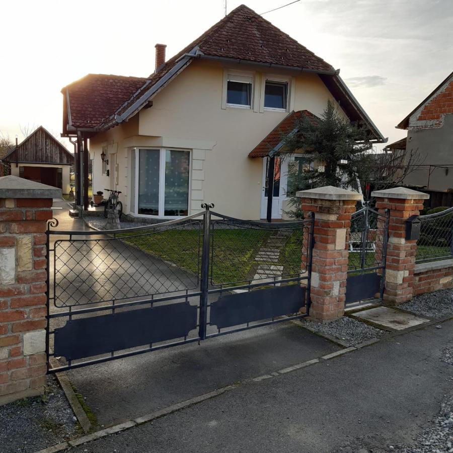 Studio Apartman Lora Lipik Kültér fotó